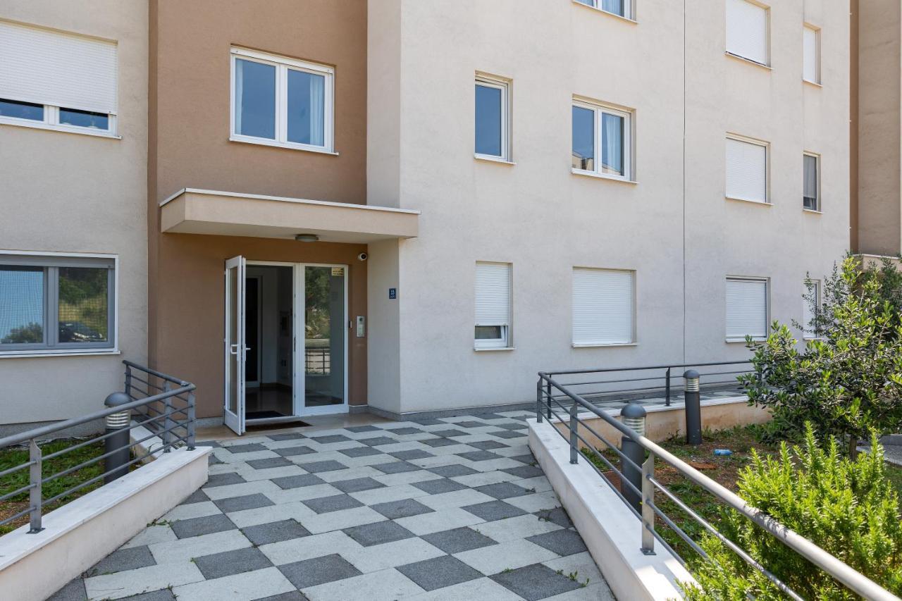 Flora Luxury Apartment